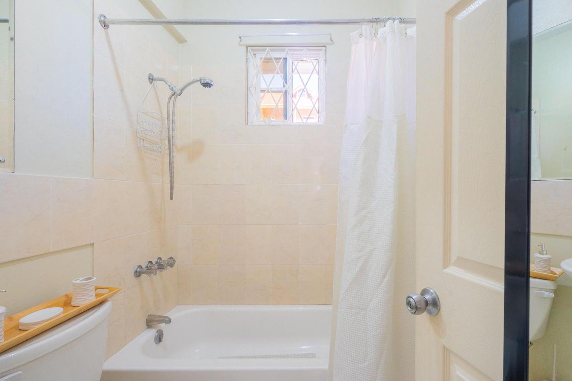 Musgrave Annex- Comfy 1 Bedroom Apartment On The Ground Floor Kingston Buitenkant foto