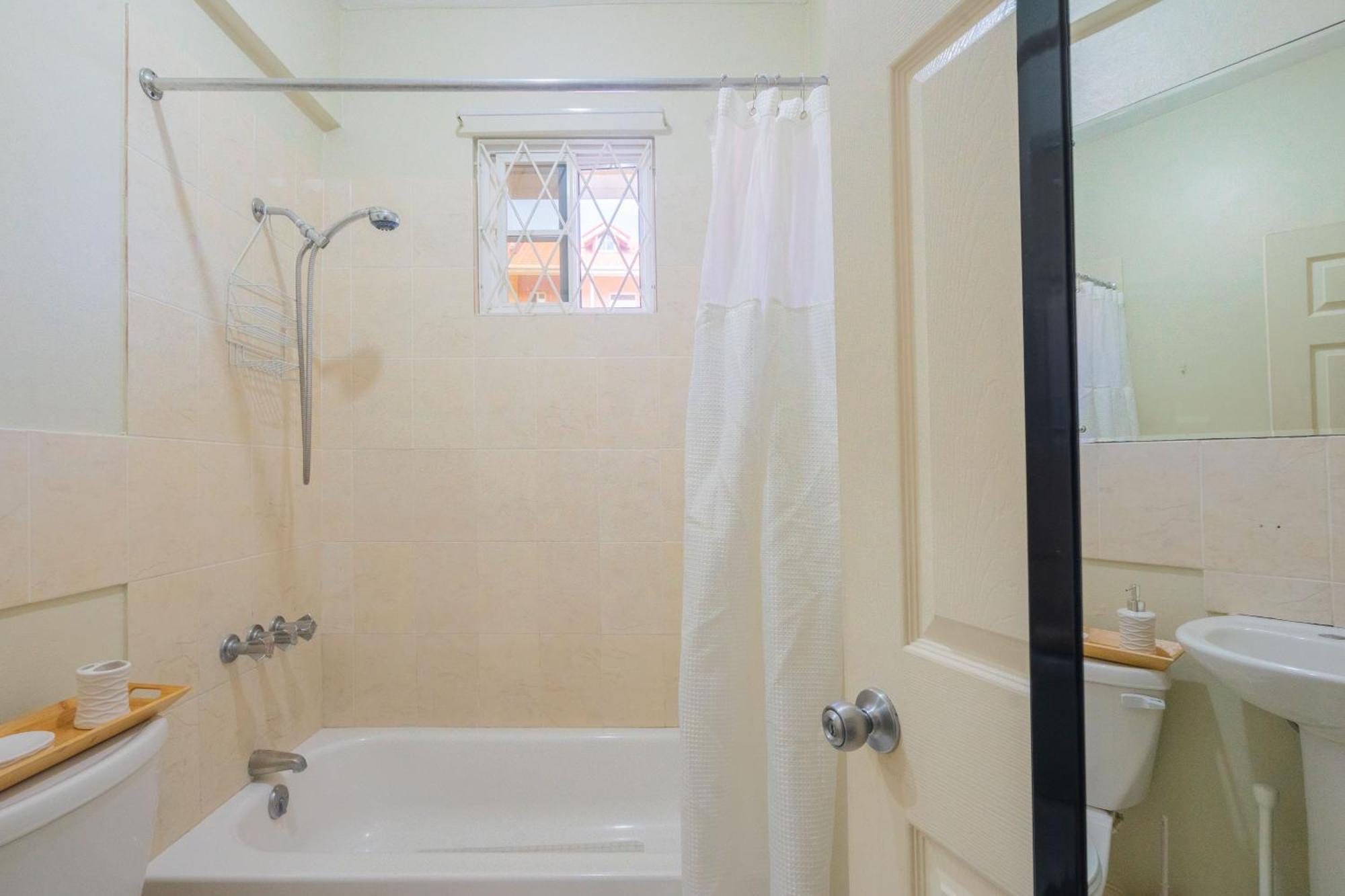 Musgrave Annex- Comfy 1 Bedroom Apartment On The Ground Floor Kingston Buitenkant foto